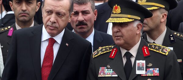 Presidente turco Recep Tayyip Erdogan e oficiais turcos, Ancara, Turquia, 16 de outubro de 2014 Presidente turco Recep Tayyip Erdogan e oficiais turcos, Ancara, Turquia, 16 de outubro de 2014 - Sputnik Brasil