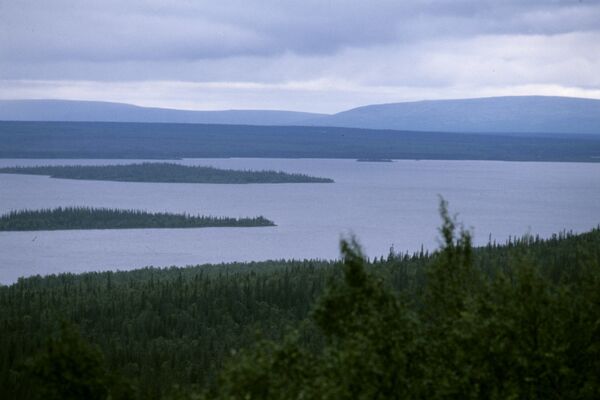 Lago Lovozero (no verão), na região russa de Murmansk - Sputnik Brasil