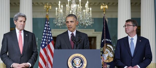 Presidente norte-americano Barack Obama discursa entre o Secretário de Estado John Kerry e o Secretário de Defesa Ashton Carter, depois da reunião do Conselho de Segurança Nacional dos EUA, Washington, EUA, 25 de fevereiro de 2016 Presidente norte-americano Barack Obama discursa entre o Secretário de Estado John Kerry e o Secretário de Defesa Ashton Carter, depois da reunião do Conselho de Segurança Nacional dos EUA, Washington, EUA, 25 de fevereiro de 2016 - Sputnik Brasil