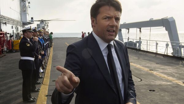 Primeiro-ministro da Itália Matteo Renzi a bordo do navio San Giusto da marinha italiana - Sputnik Brasil