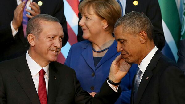 Presidente da Turquia, Recep Tayyip Erdogan (L) fala com Barack Obama (R), presidente dos EUA - Sputnik Brasil