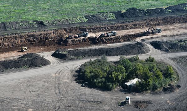 Construção da ferrovia Zhuravka-Millerovo - Sputnik Brasil