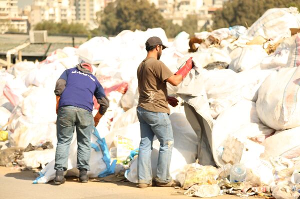 O Líbano, que vive uma crise de limpeza pública, chegou a ter até uma estrada do lixo - Sputnik Brasil