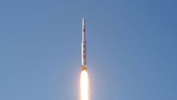 Míssil de longo alcance da Coreia do Norte - Sputnik Brasil