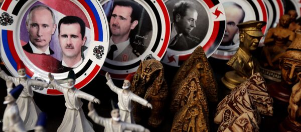 Pratos com rertrato do presidente russo Vladimir Putin e presidente sírio Bashar Assad na loja de lembranças, Damasco, Síria, 6 de fevereiro de 2016 - Sputnik Brasil