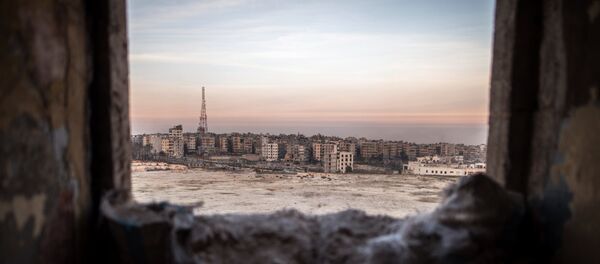 Cidade de Aleppo vista de um prédio arruinado - Sputnik Brasil