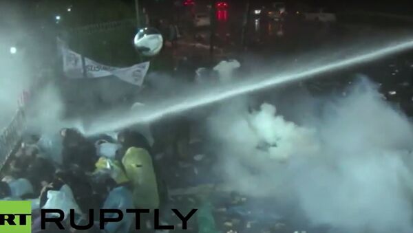 Tear Gas, Water Cannon: Turkish Police Raid Zaman Newspaper in Istanbul - Sputnik Brasil