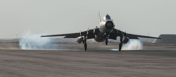 Avião da Força Aérea síria na base aérea da Síria na província de Homs, Síria, 21 de fevereiro de 2016 - Sputnik Brasil