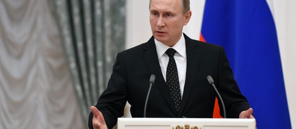 Presidente da Rússia Vladimir Putin durante a conferência de imprensa em conjunto com o presidente francês François Hollande em Kremlin, Moscou, 26 de novembro de 2015 - Sputnik Brasil