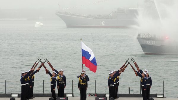 Efetivos da Marinha russa durante celebração do aniversário da Frota do Mar Negro em Sevastopol. - Sputnik Brasil