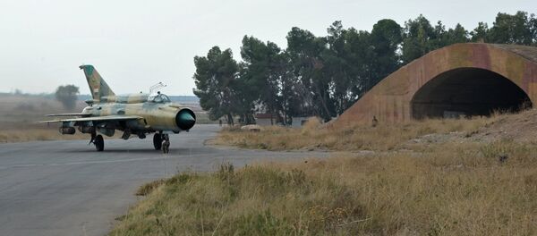 MiG-21 aircraft of the Syrian Air Force gets ready for a mission at the Hama airbase near the city of Hama, Syria's Hama Province - Sputnik Brasil