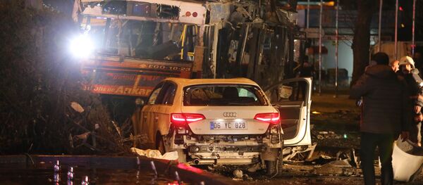 A man stands next to a burnt out bus after a blast in Ankara on March 13, 2016 - Sputnik Brasil