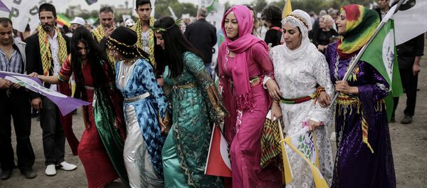 Mulheres muçulmanas dançam em Istambul, Turquia, 30 de maio de 2015 - Sputnik Brasil