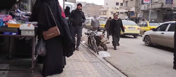 Inside Raqqa: Women's secret films from within closed city of terrorist sect ISIS - Sputnik Brasil