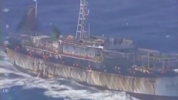 An aerial view of a Chinese flagged fishing vessel, the China Yan Lu Yuan Yu 010, off Argentina's Atlantic coast in this still image taken from video, March 14, 2016 - Sputnik Brasil