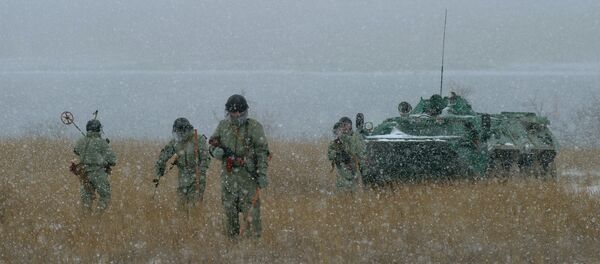 Sapadores russos do serviço da Frota do mar Negro durante os exercícios na Crimeia, Rússia Sapadores russos do serviço da Frota do mar Negro durante os exercícios na Crimeia, Rússia - Sputnik Brasil