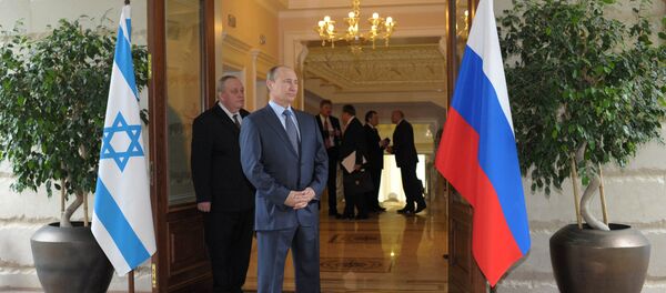 Presidente russo Vladimir Putin antes da reunião com o primeiro-ministro de Israel Bejamin Netanyahu na sua residência em Sochi, Rússia, maio de 2013 - Sputnik Brasil