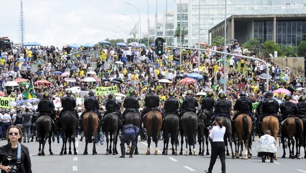 Manifestação contra Lula e Dilma - Sputnik Brasil