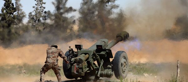 Militar sírio lança fogo da peça de artilharia nos arredores de Palmira, Síria, 14 de março de 2016 - Sputnik Brasil