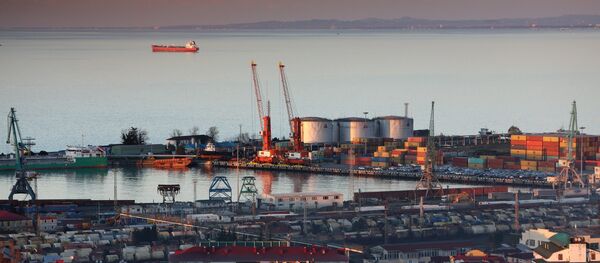 Porto com terminal petrolífero em Batumi, na Geórgia - Sputnik Brasil