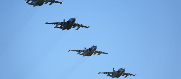 Aviões de assalto russos Su-25 que regressaram para a Rússia da base aérea de Hmeymim na Síria, Primorsk-Ahtarsk, Rússia, 17 de março de 2016 Aviões de assalto russos Su-25 que regressaram para a Rússia da base aérea de Hmeymim na Síria, Primorsk-Ahtarsk, Rússia, 17 de março de 2016 - Sputnik Brasil
