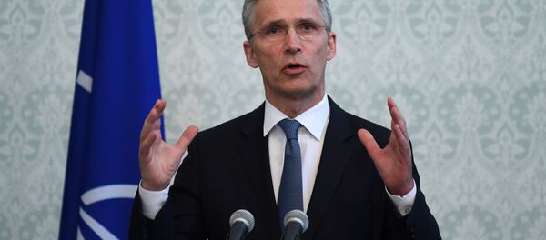 Secretário-Geral da OTAN Jens Stoltenberg durante uma entrevista coletiva conjunta com o presidente afegão Asharaf Ghani, Cabul, Afeganistão, 15 de março de 2016 - Sputnik Brasil