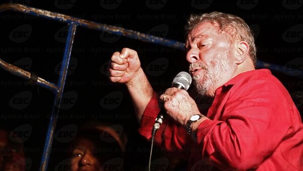 Na Paulista, Lula participa de ato contra impeachment, 18 de março de 2016 - Sputnik Brasil