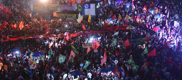 Manifestantes fazem ato contra processo de impeachment e defesa do governo, na Esplanada dos Ministérios, em Brasília - Sputnik Brasil