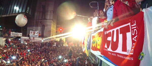 O ex-presidente Luiz Inácio Lula da Silva durante ato na Avenida Paulista contra o impeachment e a favor da democracia O ex-presidente Luiz Inácio Lula da Silva durante ato na Avenida Paulista contra o impeachment e a favor da democracia - Sputnik Brasil