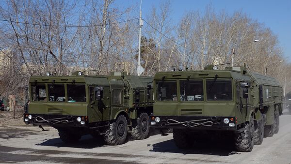 Sistemas de mísseis Iskander durante o ensaio da Parada de Vitória, Ekaterinburgo, Rússia - Sputnik Brasil