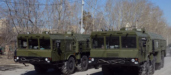 Sistemas de mísseis Iskander durante o ensaio da Parada de Vitória, Ekaterinburgo, Rússia Sistemas de mísseis Iskander durante o ensaio da Parada de Vitória, Ekaterinburgo, Rússia - Sputnik Brasil