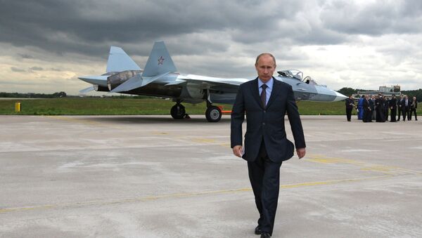 Presidente da Rússia Vladimir Putin assiste aos testes do caça T-50 (foto de arquivo) - Sputnik Brasil