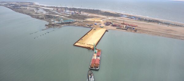 A construção da ponte que ligará a península de Crimeia e a região de Krasnodar através do estreito de Kerch, ilha Tuzla, Rússia, 18 de março de 2016 A construção da ponte que ligará a península de Crimeia e a região de Krasnodar através do estreito de Kerch, ilha Tuzla, Rússia, 18 de março de 2016 - Sputnik Brasil