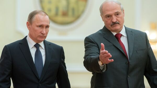 Presidente russo Vladimir Putin e o presidente bielorrusso Aleksandr Lukashenko durante a reunião do Supremo Conselho de Estado da União da Rússia e Bielorrússia, Minsk, Bielorrússia, 25 de fevereiro de 2016 - Sputnik Brasil
