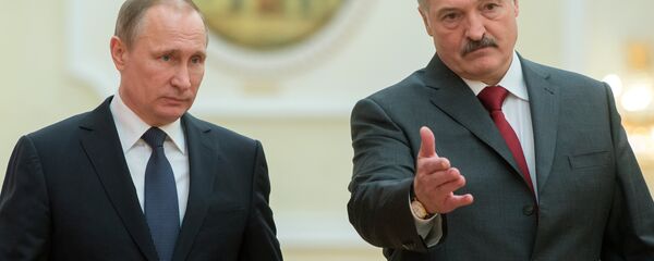Presidente russo Vladimir Putin e o presidente bielorrusso Aleksandr Lukashenko durante a reunião do Supremo Conselho de Estado da União da Rússia e Bielorrússia, Minsk, Bielorrússia, 25 de fevereiro de 2016 - Sputnik Brasil