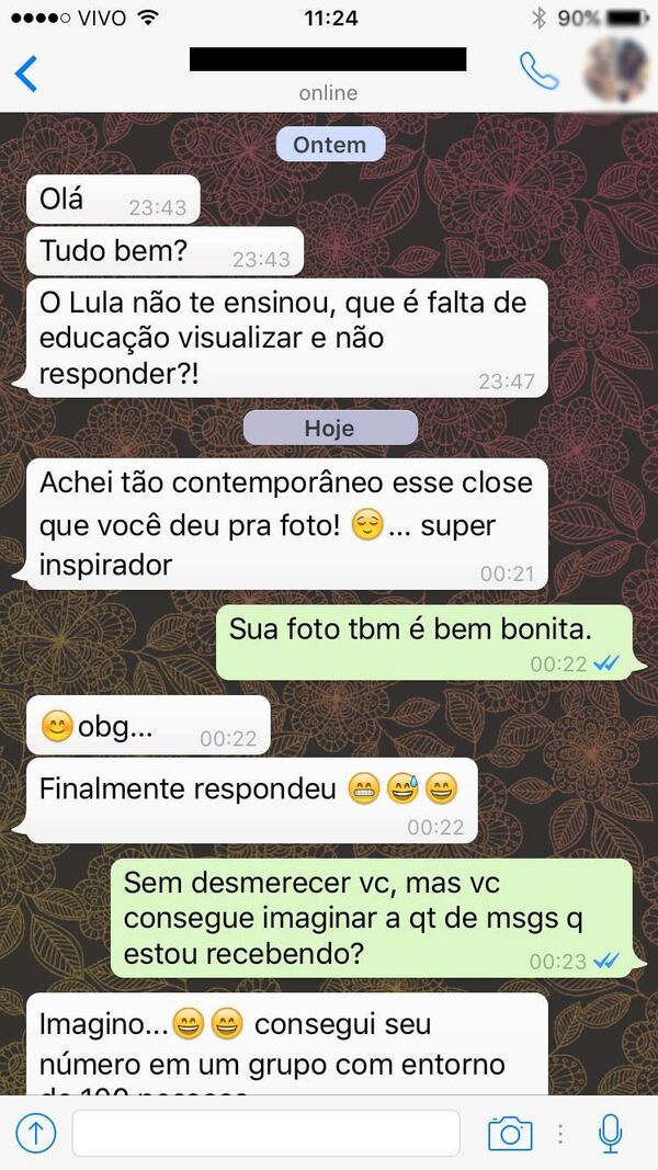 Ahhh, coisa fofa! Tava carente tadinha!! Mas ficou feliz depois que eu disse que ela era bonita. - Sputnik Brasil