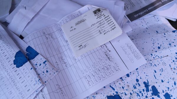 Registro de venda de petróleo, encontrado no chão do apartamento de um dos comandantes do Daesh, Síria, março de 2016 - Sputnik Brasil