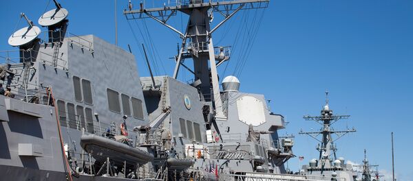 Vários veículos militares nas base conjunta Pearl Harbor-Hickam durante os exercícios navais RIMPAC, junho de 2012 - Sputnik Brasil