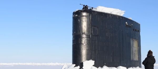 Nuclear Submarine Breaking Through Arctic Ice - Sputnik Brasil