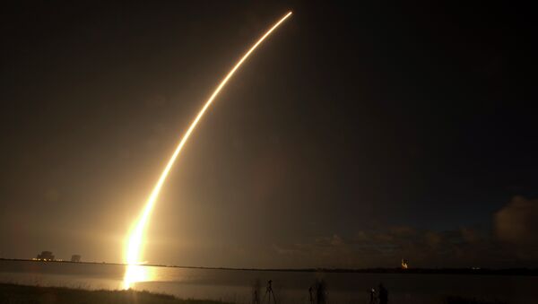 A Mobile User Objective System (MUOS) satellite for the U.S. Navy launches from Cape Canaveral. - Sputnik Brasil
