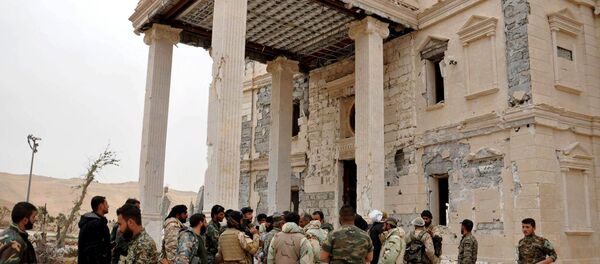 Forces loyal to Syria's President Bashar al-Assad gather at a palace complex on the western edge of Palmyra in this picture provided by SANA on March 24, 2016. - Sputnik Brasil