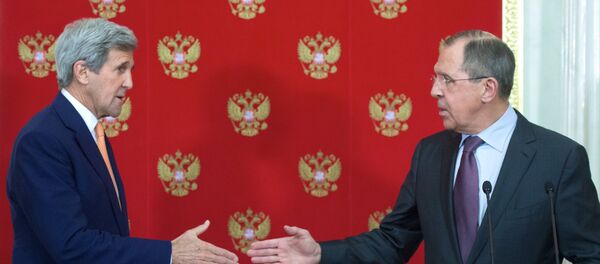 Entrevista coletiva conjunta do secretário de Estado norte-americano John Kerry e o ministro das Relações Exteriores russo Sergei Lavrov, Kremlin, Moscou, Rússia, 25 de março de 2016 - Sputnik Brasil