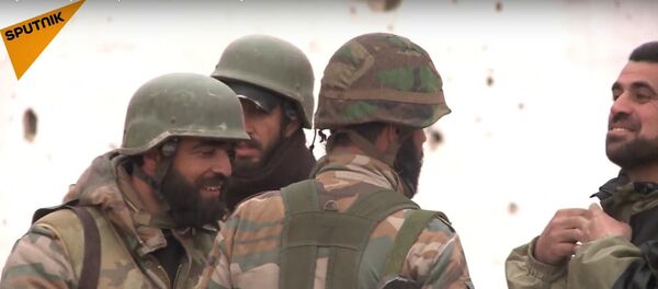 Soldados sírios destroem minas terrestres do Daesh em Palmira Soldados sírios destroem minas terrestres do Daesh em Palmira - Sputnik Brasil