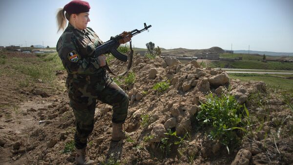 Hesibe Azade, comandante do batalhao de mulheres peshmerga, Curdistão iraquiano - Sputnik Brasil