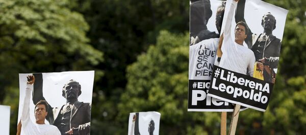 Manifestantes venezuelanos exigem a libertação do líder opositor Leopoldo López - Sputnik Brasil