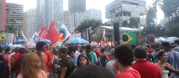 Manifestação contra o impeachment da presidenta Dilma Rousseff no Rio de Janeiro Manifestação contra o impeachment da presidenta Dilma Rousseff no Rio de Janeiro - Sputnik Brasil