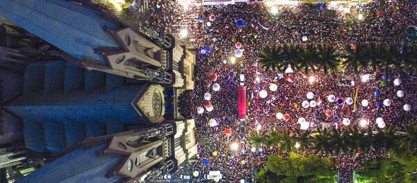 Manifestantes realizam ato pela democracia, na praça da Sé, no centro de São Paulo - Sputnik Brasil