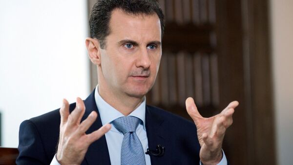O presidente da Síria, Bashar Assad, dá entrevista ao diretor da agência internacional de notícias Rossiya Segodnya, Dmitry Kiselev, 30 de março de 2016 - Sputnik Brasil