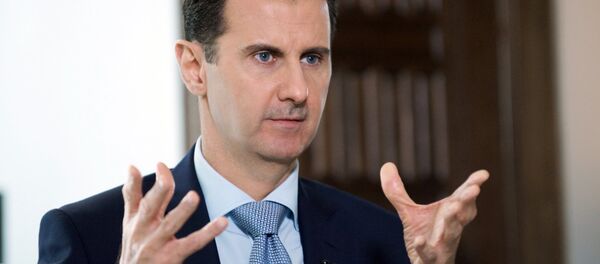 O presidente da Síria, Bashar Assad, dá entrevista ao diretor da agência internacional de notícias Rossiya Segodnya, Dmitry Kiselev, 30 de março de 2016 - Sputnik Brasil