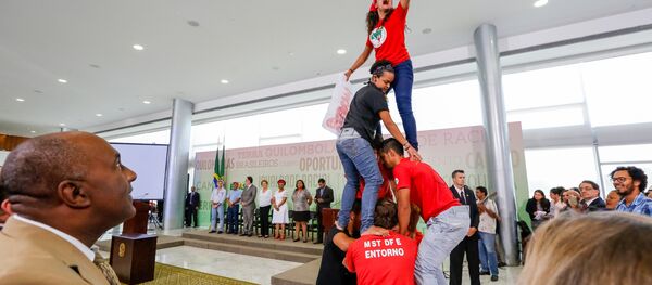 Cerimônia de assinatura de Atos para a Reforma Agrária e Comunidades Quilombolas - Sputnik Brasil